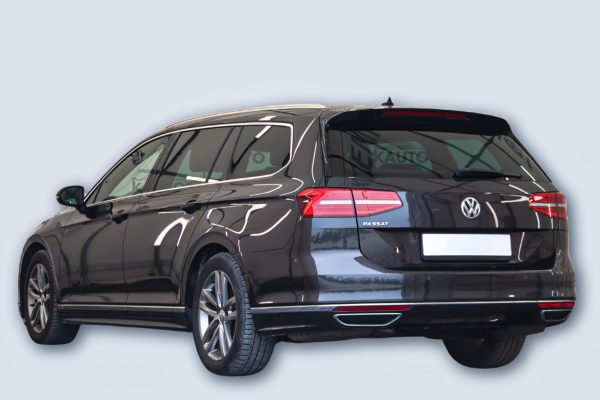 Volkswagen Passat - Image 4
