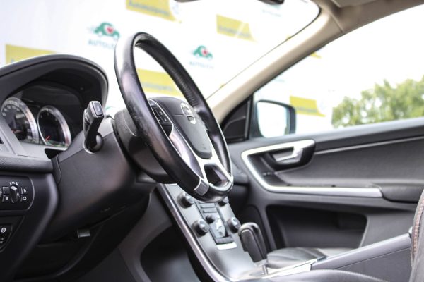 Volvo XC60 - Image 9