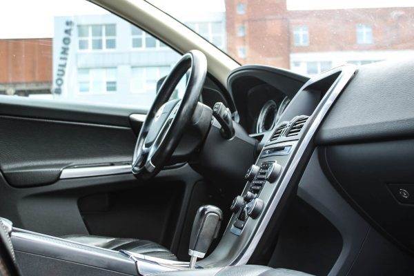 Volvo XC60 - Image 11