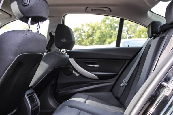 BMW 318D - Image 12