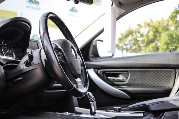BMW 318D - Image 9