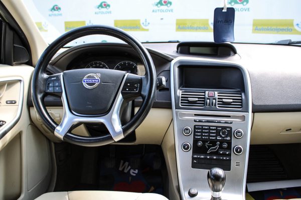 Volvo XC60 - Image 8