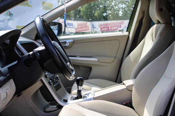 Volvo XC60 - Image 10