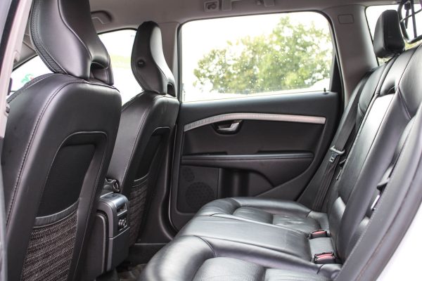 Volvo XC70 - Image 12