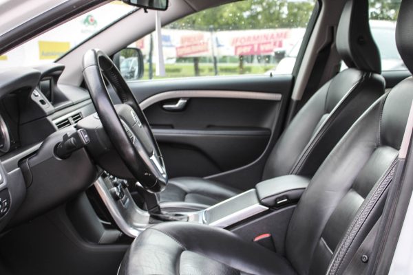 Volvo XC70 - Image 10