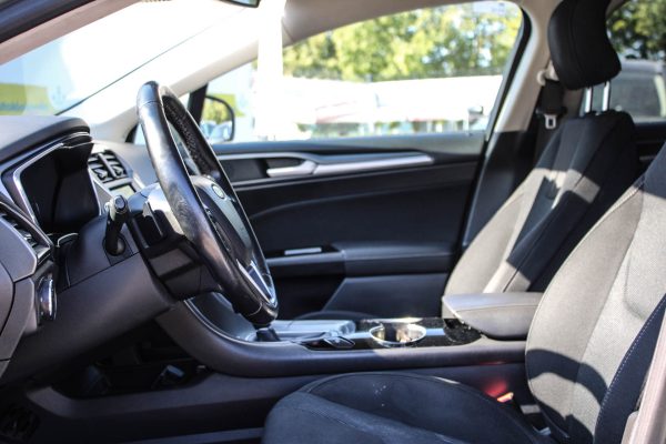 Ford Mondeo - Image 10