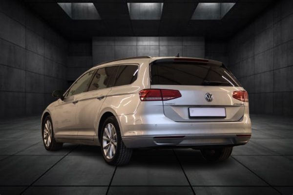 Volkswagen Passat - Image 4