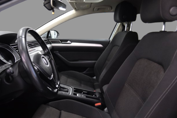 Volkswagen Passat - Image 6