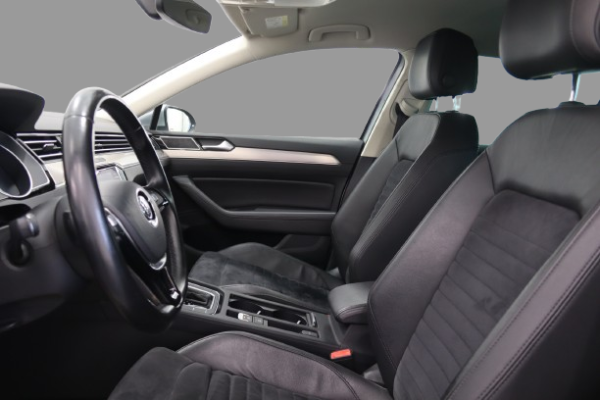 Volkswagen Passat - Image 7