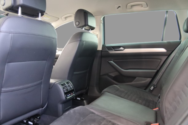 Volkswagen Passat - Image 8