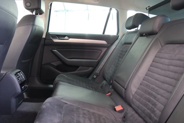Volkswagen Passat - Image 9