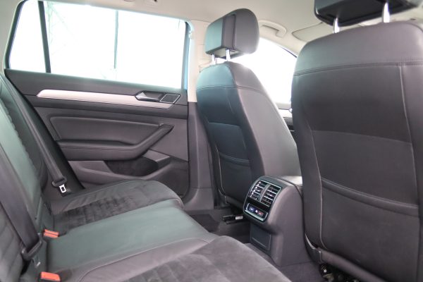 Volkswagen Passat - Image 10