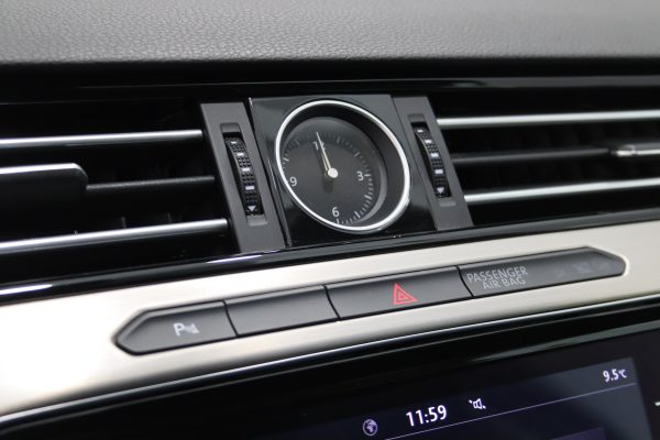 Volkswagen Passat - Image 15