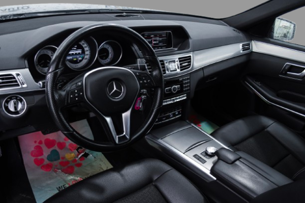 Mercedes-Benz E200 - Image 5