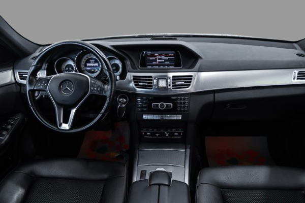 Mercedes-Benz E200 - Image 13