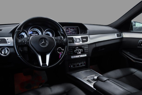 Mercedes-Benz E200 - Image 15
