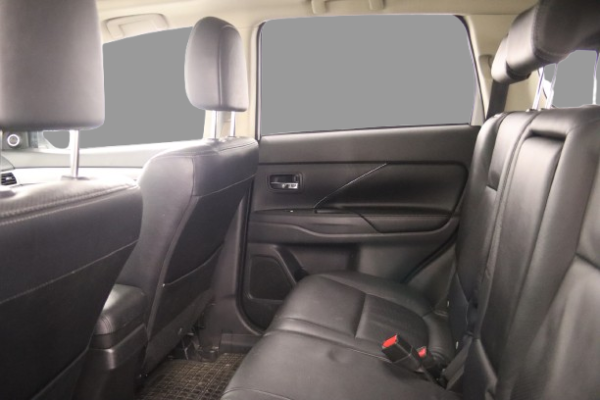 Mitsubishi Outlander - Image 7