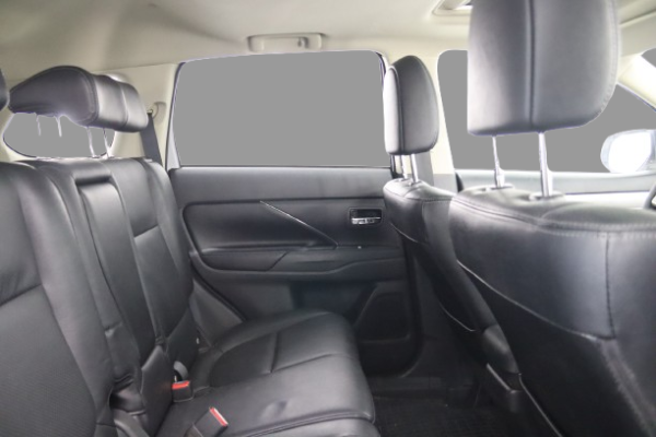 Mitsubishi Outlander - Image 8