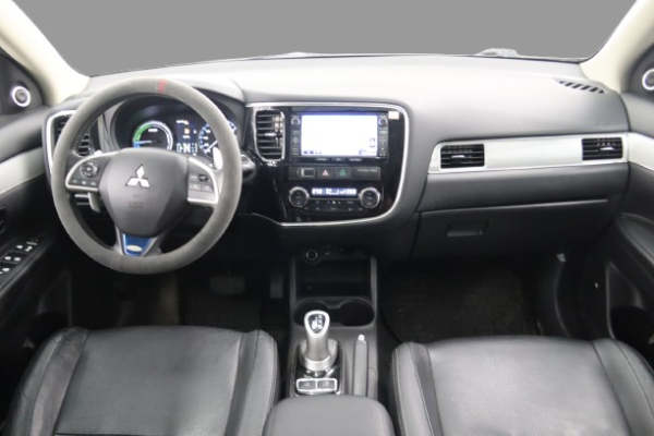 Mitsubishi Outlander - Image 9
