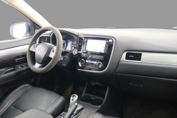 Mitsubishi Outlander - Image 10