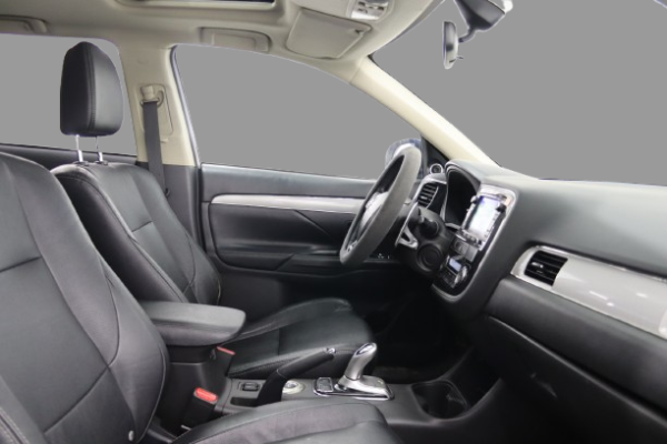 Mitsubishi Outlander - Image 11
