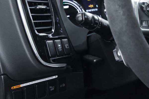 Mitsubishi Outlander - Image 12