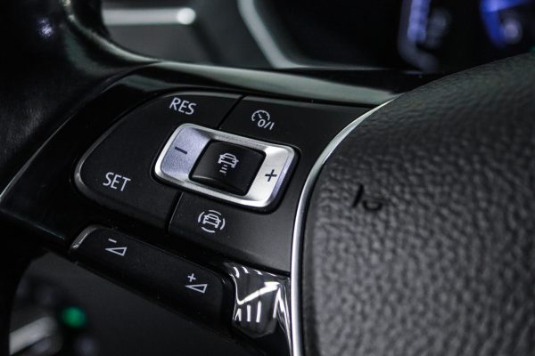 Volkswagen Tiguan - Image 8