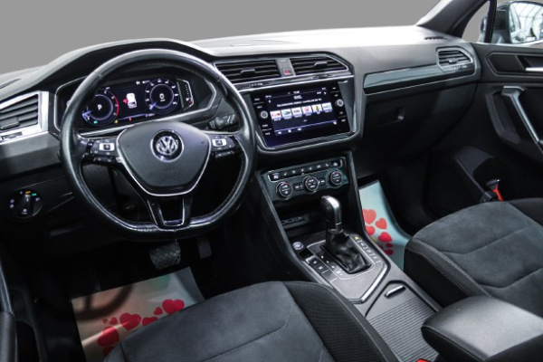 Volkswagen Tiguan - Image 22