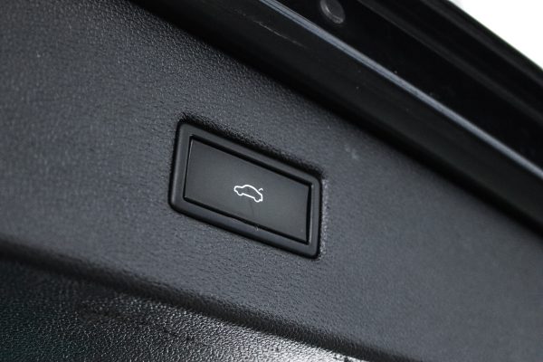 Volkswagen Tiguan - Image 12