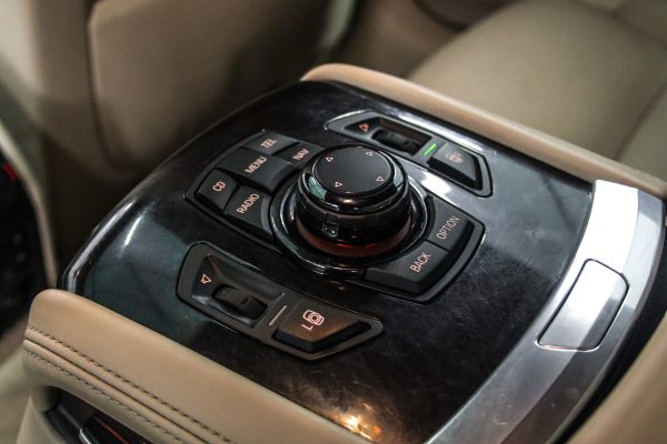 BMW 740 - Image 11