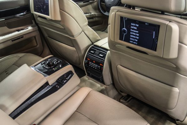 BMW 740 - Image 13