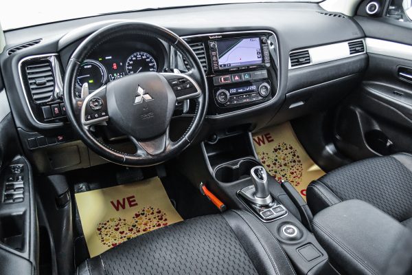 Mitsubishi Outlander - Image 15