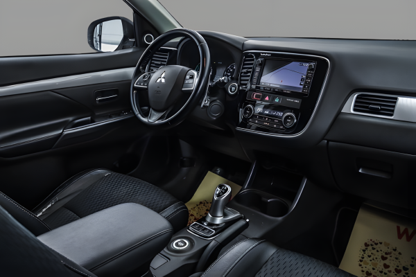 Mitsubishi Outlander - Image 21