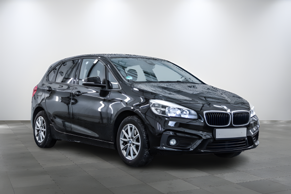 BMW 218 - Image 2