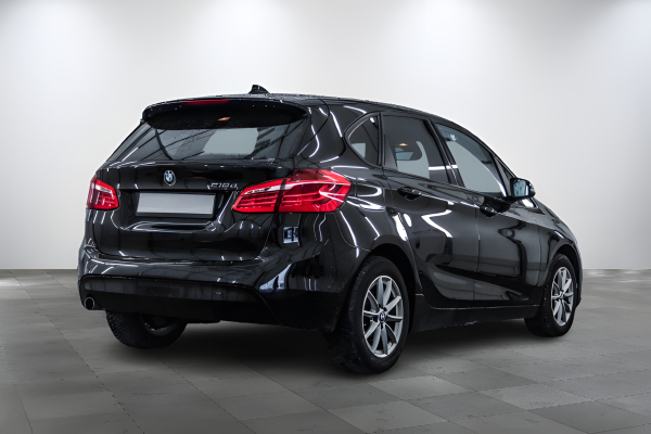 BMW 218 - Image 3