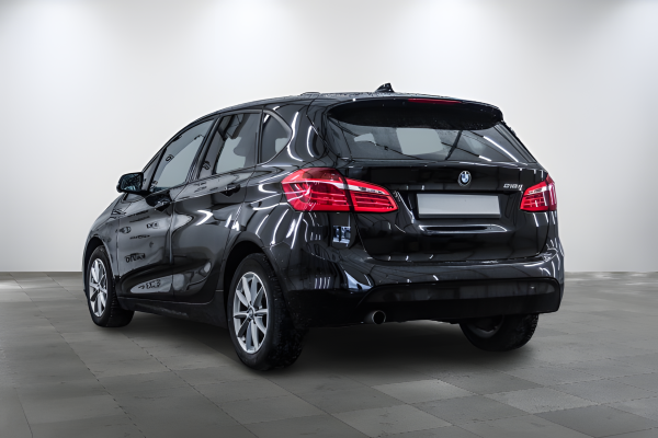 BMW 218 - Image 4