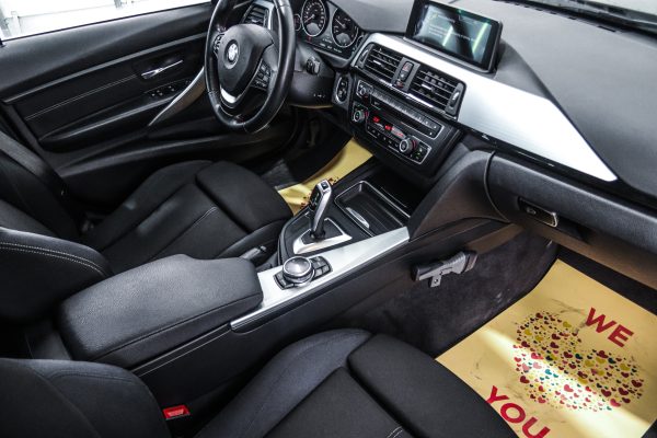 BMW 318 - Image 13