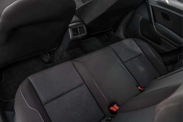 Volkswagen Golf - Image 25