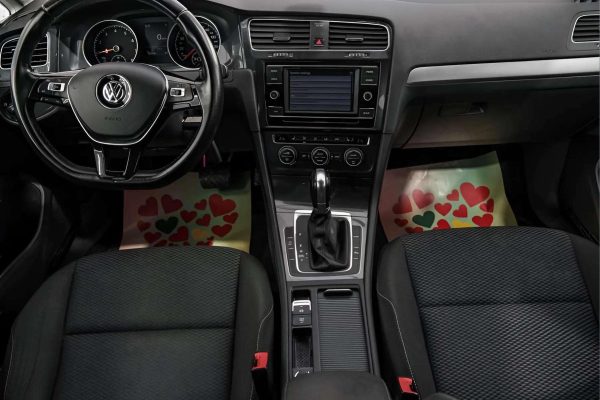 Volkswagen Golf - Image 26