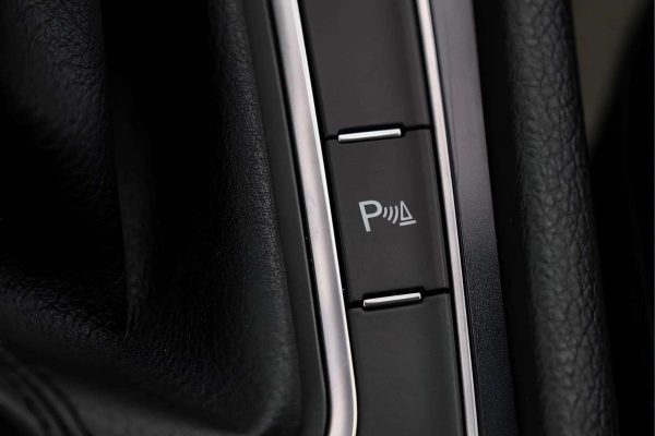 Volkswagen Golf - Image 20