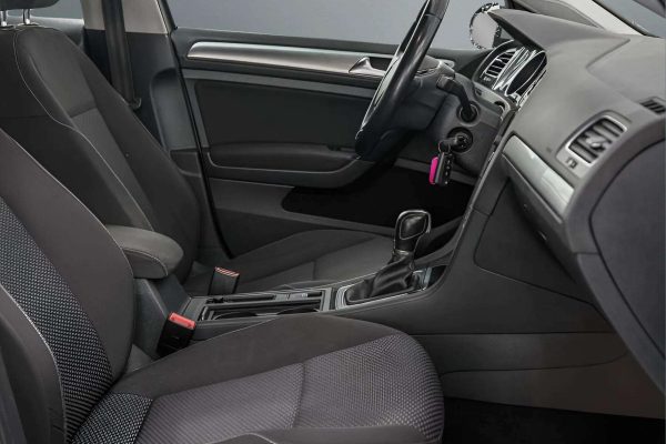 Volkswagen Golf - Image 13