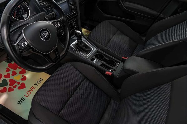 Volkswagen Golf - Image 12