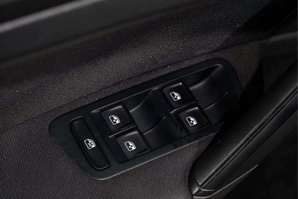 Volkswagen Golf - Image 10