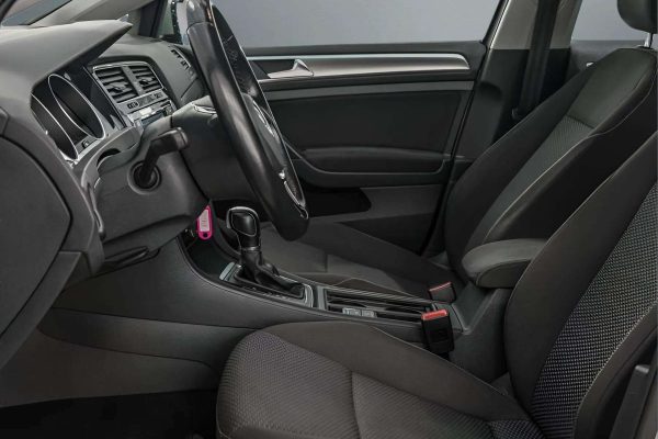 Volkswagen Golf - Image 9