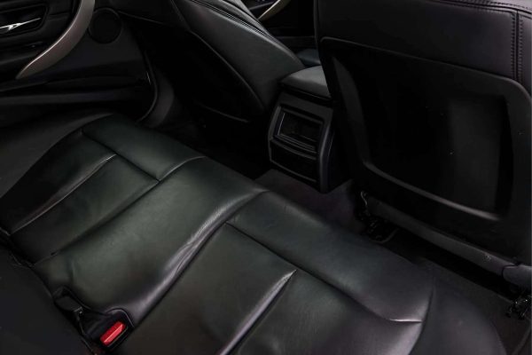 BMW 320 - Image 19