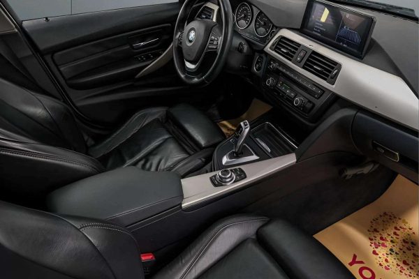 BMW 320 - Image 17