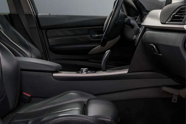 BMW 320 - Image 16
