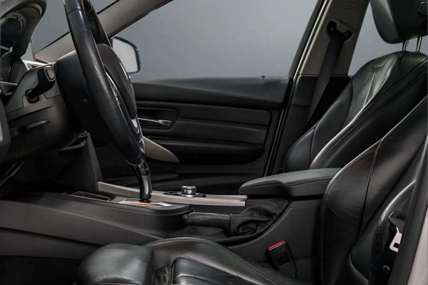 BMW 320 - Image 13