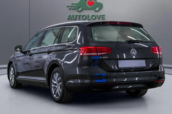 Volkswagen Passat - Image 3