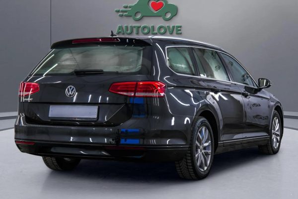 Volkswagen Passat - Image 4
